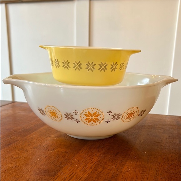 Vintage Pyrex Town & Country Patterned Yellow & White Mixing Bowls 60's 70's - Picture 1 of 6